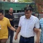 बागपत,,मेरठ विजिलेंस टीम की बड़ी कार्रवाई,जिला आपूर्ति अधिकारी अनूप तिवारी रिश्वत लेते रंगेहाथ गिरफ्तार।