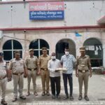 बिसरख पुलिस व वन विभाग की संयुक्त कार्रवाई में प्रतिबंधित हाथी दांत की तस्करी करने वाले 2 अभियुक्त गिरफ्तार।