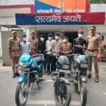 नोएडा थाना सेक्टर-20 पुलिस ने दोपहिया वाहन/मोबाइल फोन चोरी करने वाले गिरोह का किया पर्दाफाश,6 चोर गिरफ्तार,व 2 बाल अपचारी को अभिरक्षा में लिया गया,कब्जे से चोरी की 3 मोटरसाइकिल, 3 मोबाइल फोन,1 तमंचा व 3 अवैध चाकू बरामद।